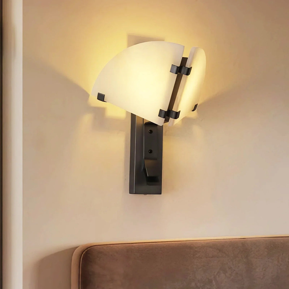 Alabaster Dione Wall Light