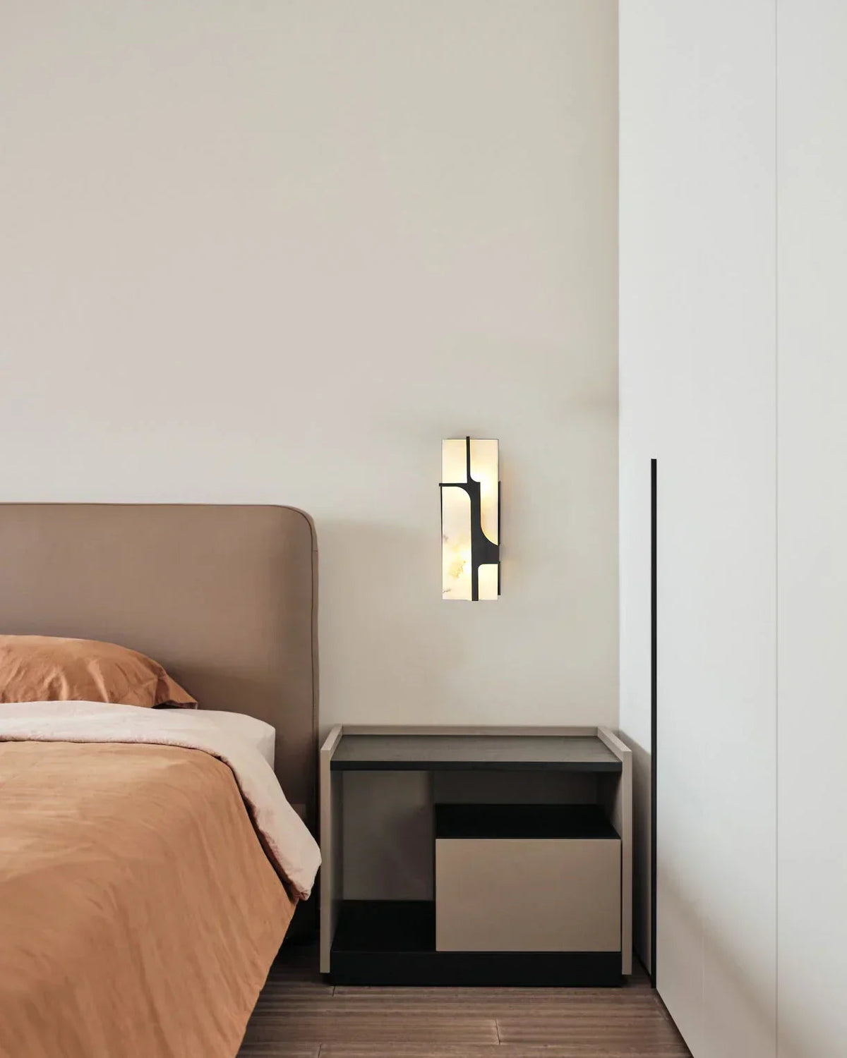 Alabaster Ariel Wall Lamp