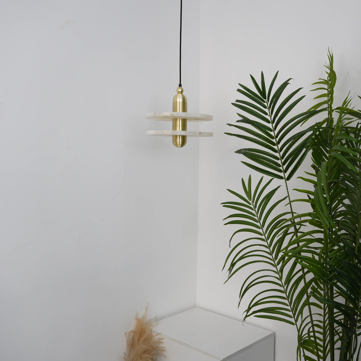 Lupa AlabasterPendant Lamp