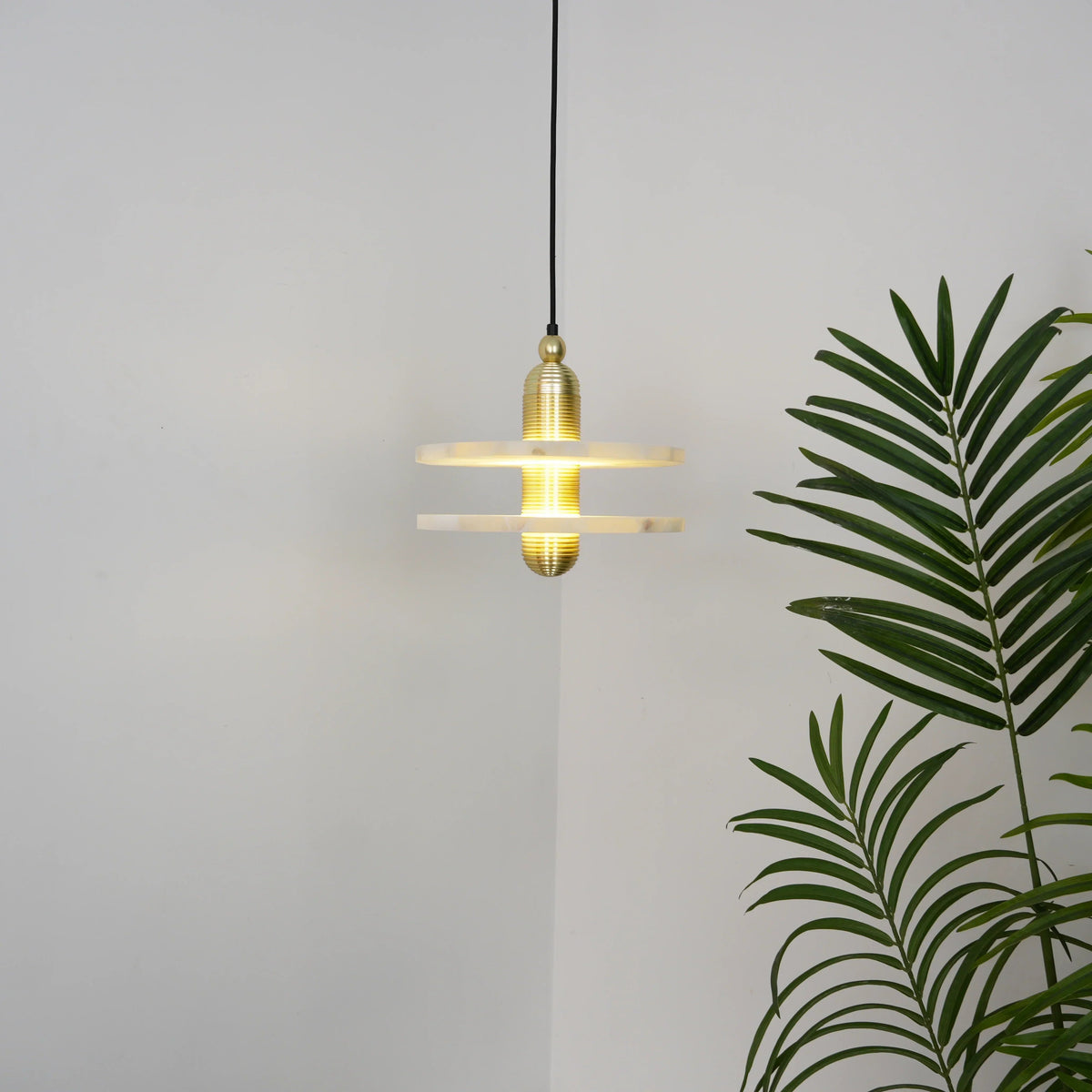 Lupa AlabasterPendant Lamp