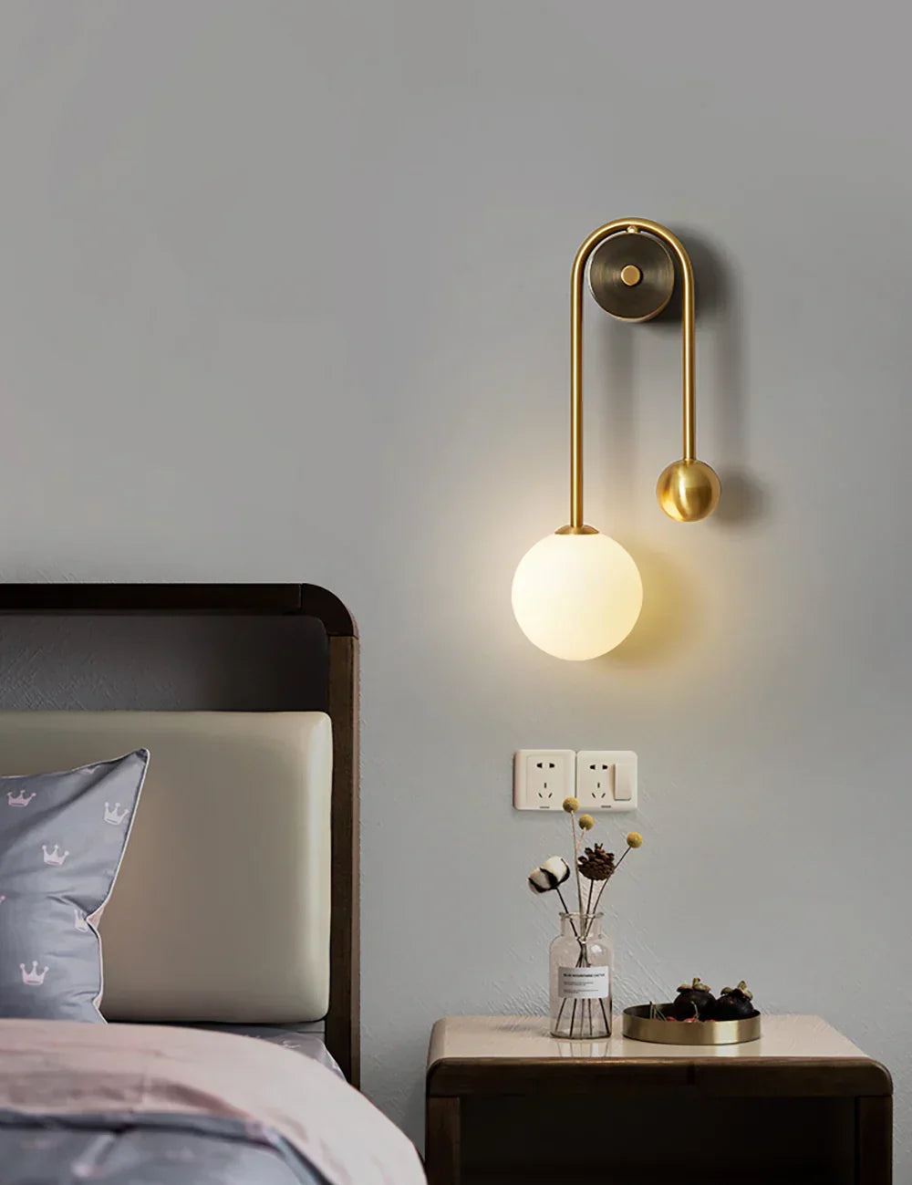 Spherical Light Luxury Wall Lamp